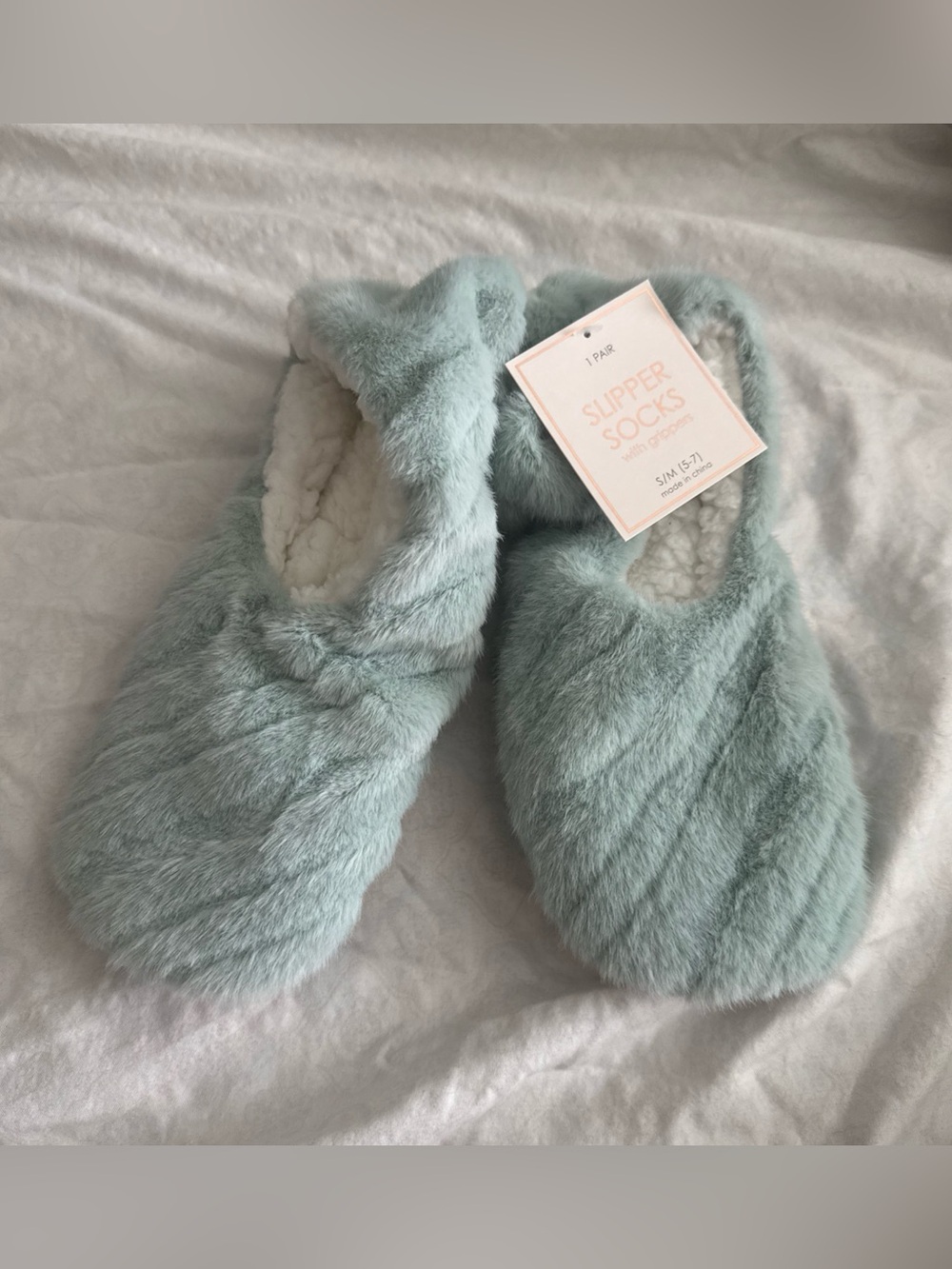 NEW Mint Green Women’s Faux Fur  Slipper Socks with Grippers Size S/M 5-7 NWT